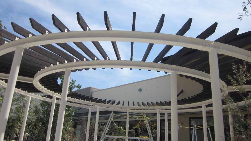 千葉県 三井アウトレットパーク木更津 パーゴラ・ベンチ等工事(グリーンハート)